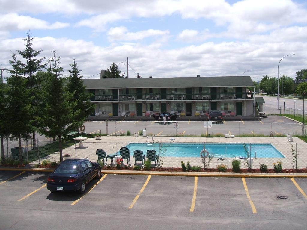 Motel Montcalm Γκατινό Εξωτερικό φωτογραφία